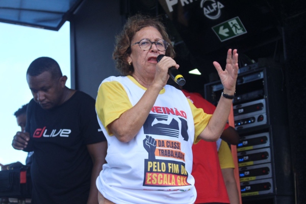 “Enquanto o Governo do Estado constroi escolas de alto padrão, a Prefeitura de Salvador deixa as crianças sem creches”, compara Lídice