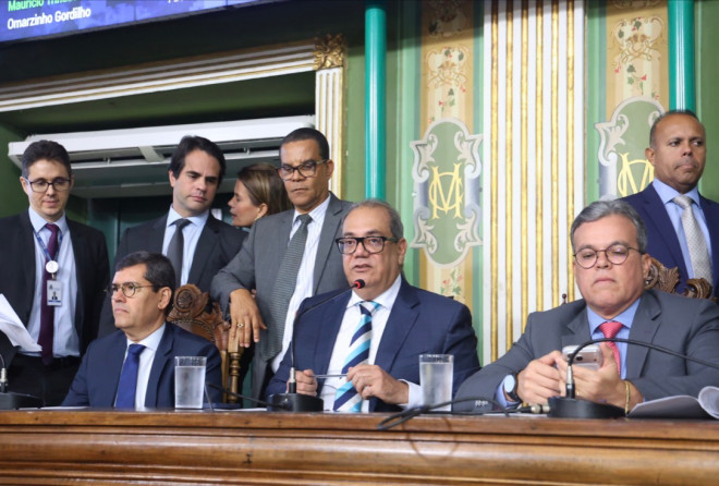 Carlos Muniz estabelece cronograma de votação antes do recesso do meio do ano