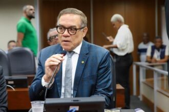 “Não consegue cuidar da cultura e agora quer dar aula sobre saúde”, afirma deputado sobre crítica de Bruno Monteiro