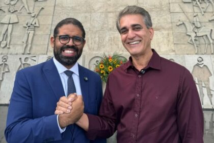 Robinson Almeida e Felipe Freitas comemoram gratificação de Jerônimo para professores do socioeducativo