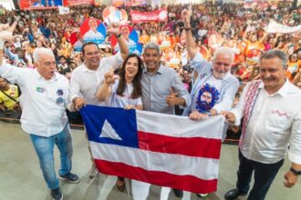 Jeronimo demostra força em Feira de Santana e reúne mais de 20 prefeitos no território