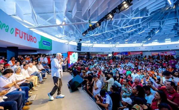 Em Feira, Wagner destaca construção coletiva do PGP e afirma: “Não comparem só as obras, mas o nosso jeito de fazer política”
