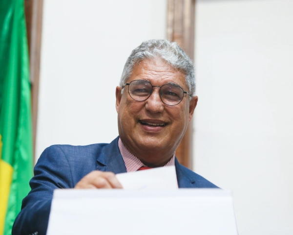 "ACM Neto sempre subestimou a inteligência do eleitor", critica Rosemberg após Justiça barrar publicação