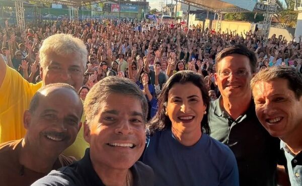 Em Nova Viçosa, ACM Neto elogia prefeita e faz discurso em favor da educação
