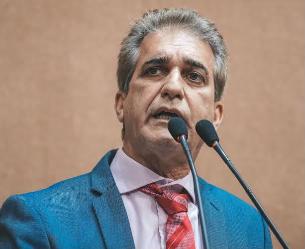 “Salvador está abandonada”, afirma Robinson Almeida após TV de ACM Neto revelar descaso com os cemitérios públicos municipais