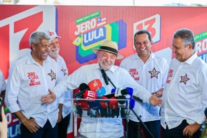 Na Liberdade, Rui diz que a Bahia não vai perder oportunidade de ter governador de mãos dadas com Lula por mais 4 anos