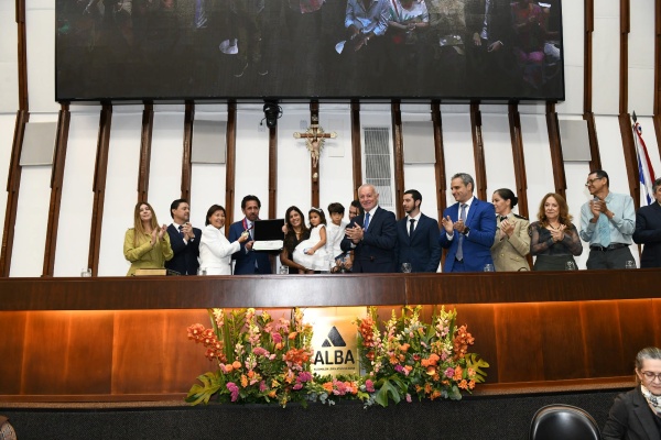 ALBA concede Comenda 2 de Julho para Edmundo Amissi Garcia
