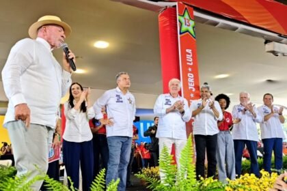 Lula destaca trajetória de Rui Costa e pede apoio à candidatura ao Senado durante convenção do PT na Bahia