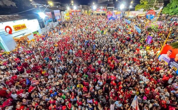 Comício lotado de Jerônimo reúne prefeitos ex-aliados de ACM Neto no palanque em Itaberaba