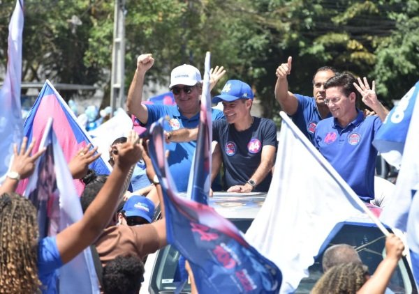 Mega carreata de ACM Neto reúne milhares de apoiadores e toma as ruas do Subúrbio de Salvador