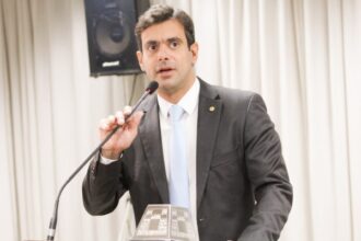 Eleições 2026: Líder da oposição na Assembleia aponta vitória de ACM Neto em debate da Band