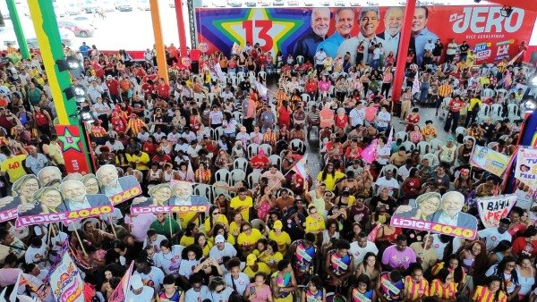 Lídice reúne 3 mil apoiadores em evento de campanha, em Salvador