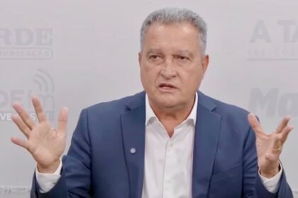 Rui Costa chama de “estelionato eleitoral” estratégia de ACM Neto e João Roma esconder candidato a presidente