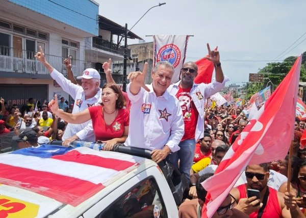 ”O Brasil vai ter mais uma vez o maior líder político do mundo como presidente: Lula”, afirma Rui Costa em Ilhéus