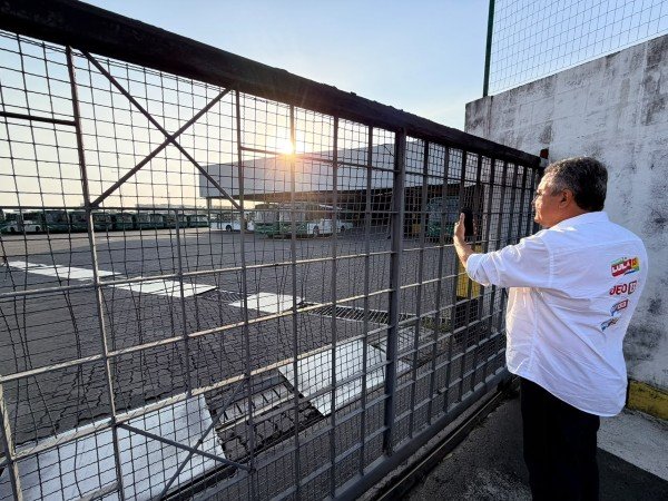 Rui Costa flagra centenas de ônibus parados e denuncia tentativa de impedir eleitores de votar