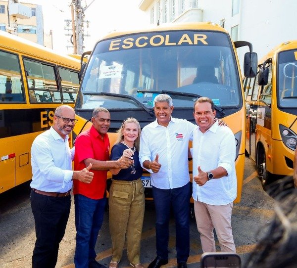 Geraldinho destaca investimentos na educação durante entrega de 101 ônibus escolares