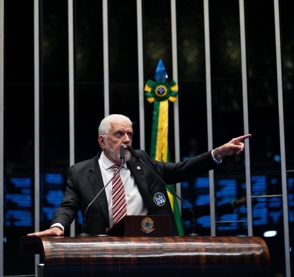 Senador reeleito, Jaques Wagner denuncia oportunismo de Flávio Bolsonaro na 6x1
